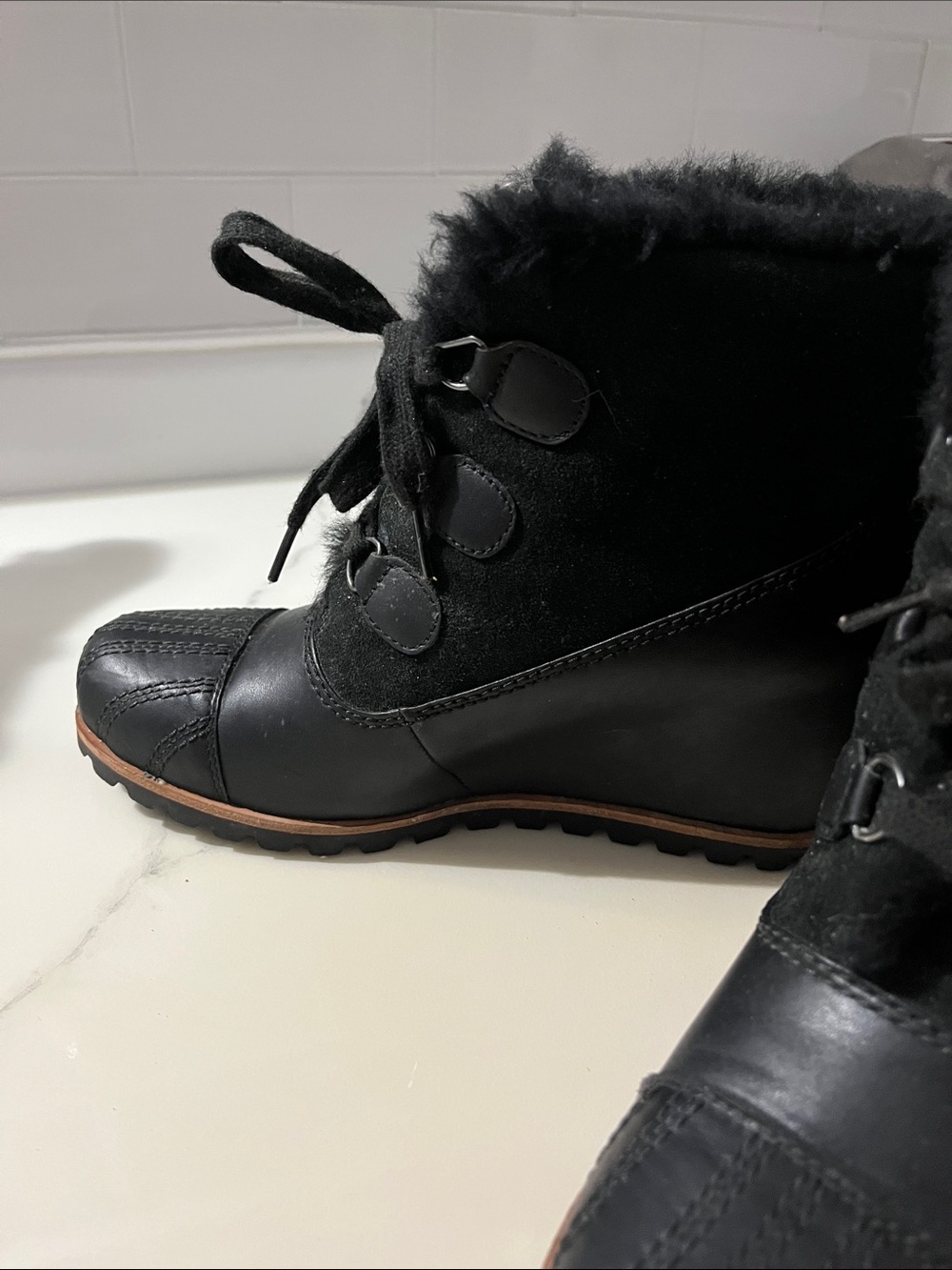UGG Black Wedge Lace-Up Ankle Boots with Faux Fur Trim - size 9 1/2 - Picture 6 of 12
